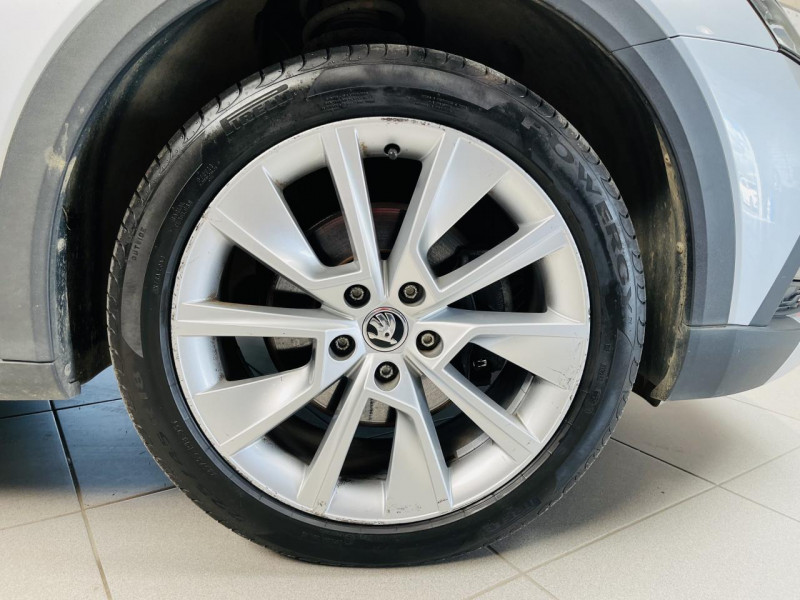 Photo 25 de l'offre de SKODA OCTAVIA COMBI 2.0 TDI 200 ch DSG7 4x4 Scout à 26990€ chez Occasions Champenoises