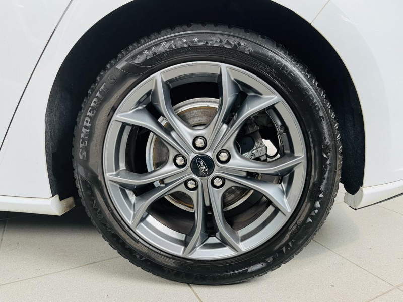 Photo 19 de l'offre de FORD FOCUS 1.0 EcoBoost 125 S&S ST Line à 14490€ chez Occasions Champenoises