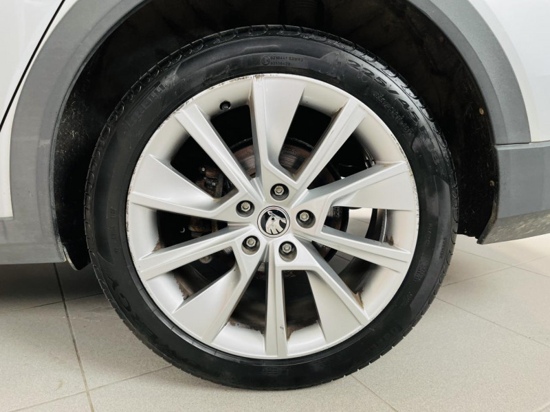 Photo 23 de l'offre de SKODA OCTAVIA COMBI 2.0 TDI 200 ch DSG7 4x4 Scout à 26990€ chez Occasions Champenoises