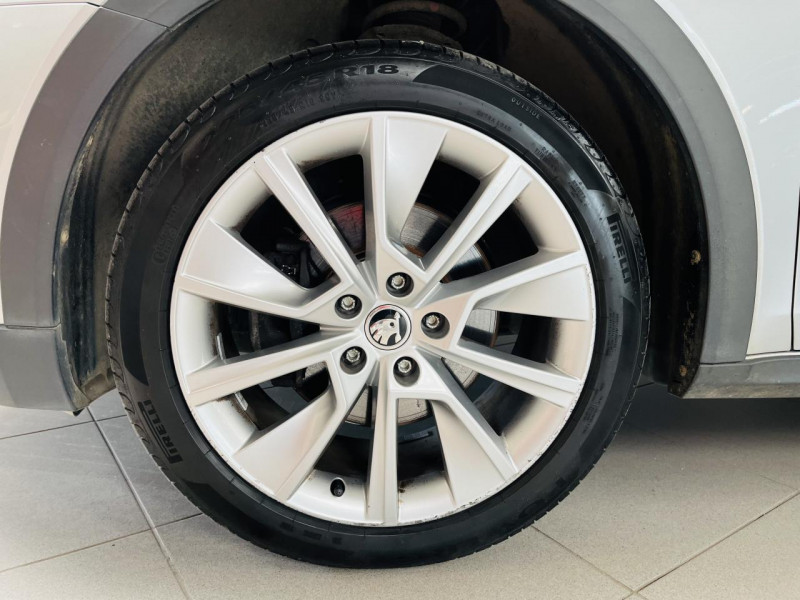 Photo 22 de l'offre de SKODA OCTAVIA COMBI 2.0 TDI 200 ch DSG7 4x4 Scout à 26990€ chez Occasions Champenoises