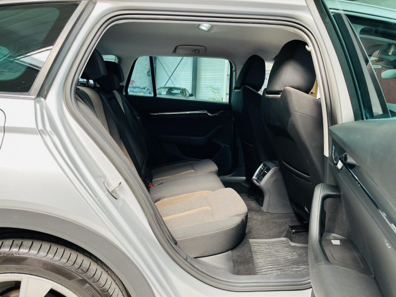 Photo 15 de l'offre de SKODA OCTAVIA COMBI 2.0 TDI 200 ch DSG7 4x4 Scout à 26990€ chez Occasions Champenoises