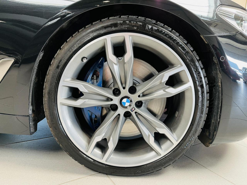 Photo 30 de l'offre de BMW SERIE 5 M550i xDrive - BVA Sport Steptronic à 39990€ chez Occasions Champenoises