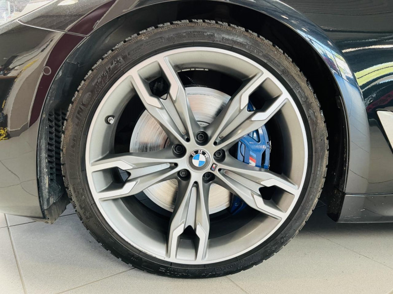 Photo 27 de l'offre de BMW SERIE 5 M550i xDrive - BVA Sport Steptronic à 39990€ chez Occasions Champenoises