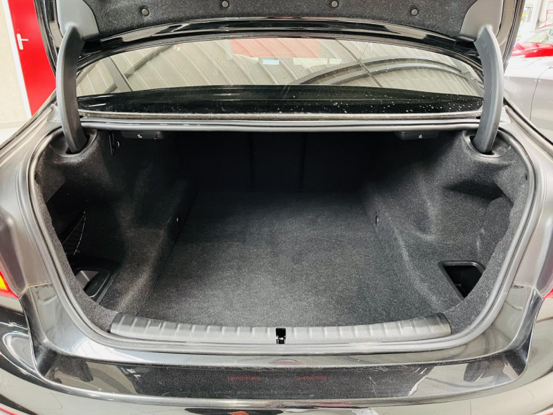 Photo 18 de l'offre de BMW SERIE 5 M550i xDrive - BVA Sport Steptronic à 39990€ chez Occasions Champenoises