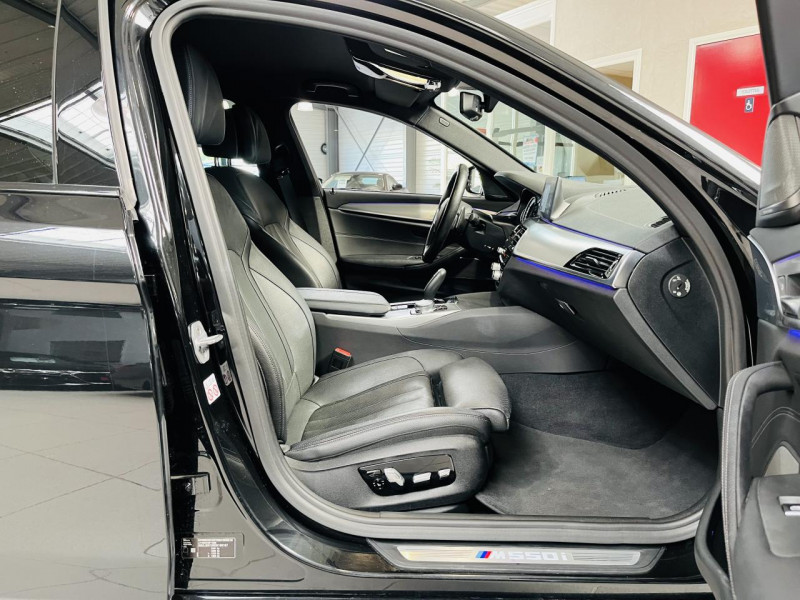 Photo 21 de l'offre de BMW SERIE 5 M550i xDrive - BVA Sport Steptronic à 39990€ chez Occasions Champenoises