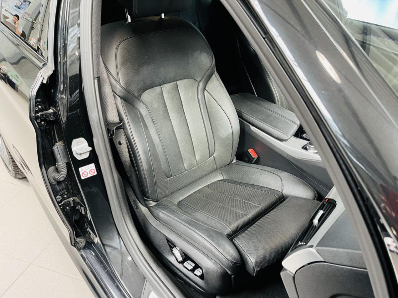 Photo 22 de l'offre de BMW SERIE 5 M550i xDrive - BVA Sport Steptronic à 39990€ chez Occasions Champenoises