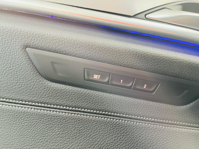 Photo 15 de l'offre de BMW SERIE 5 M550i xDrive - BVA Sport Steptronic à 39990€ chez Occasions Champenoises