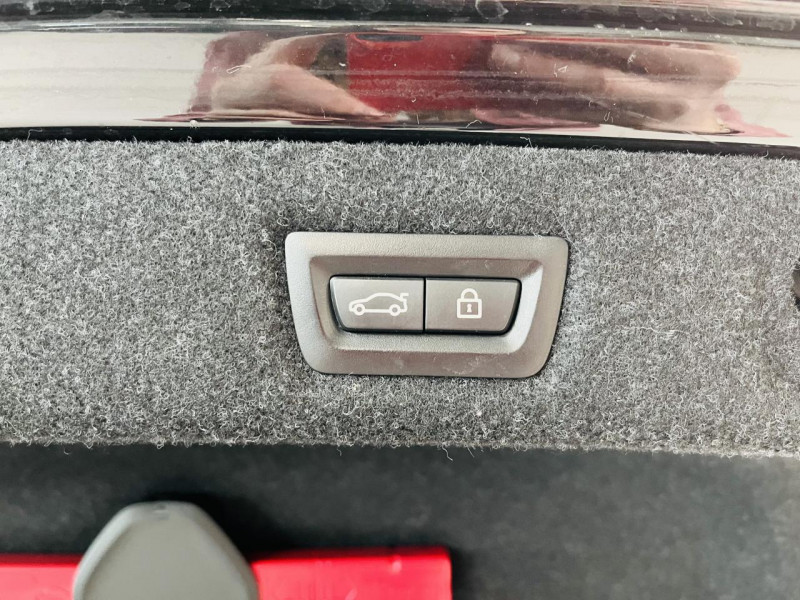 Photo 19 de l'offre de BMW SERIE 5 M550i xDrive - BVA Sport Steptronic à 39990€ chez Occasions Champenoises