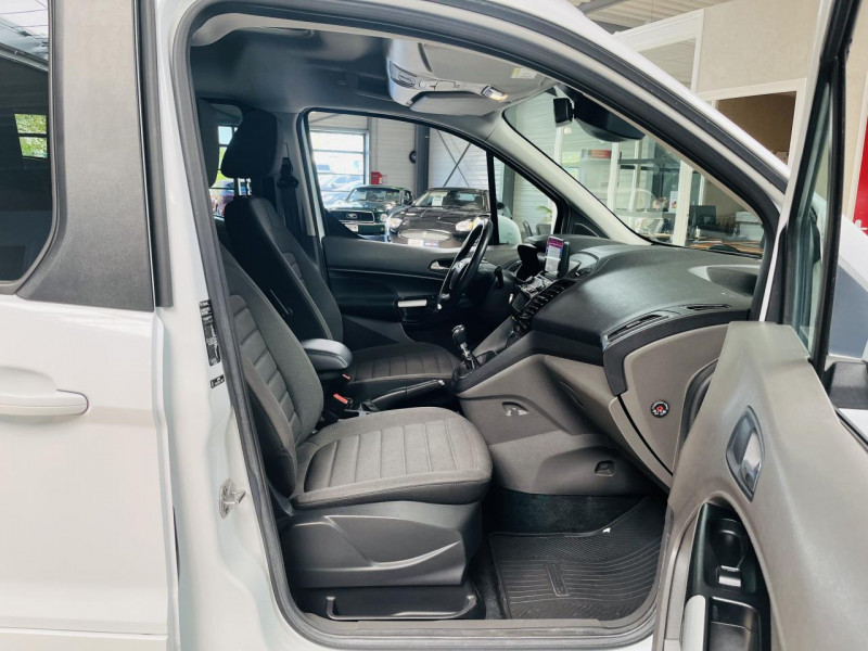 Photo 16 de l'offre de FORD TOURNEO Long 1.5 EcoBlue 120 S&S Titanium à 16990€ chez Occasions Champenoises