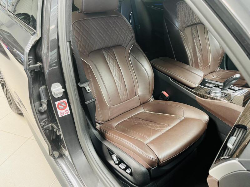 Photo 17 de l'offre de BMW SERIE 5 530e iPerformance 252  M Sport BVA à 25990€ chez Occasions Champenoises