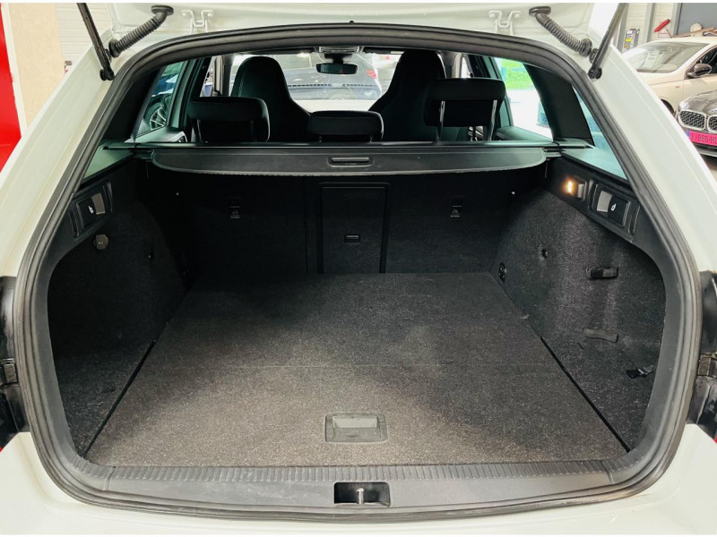Photo 15 de l'offre de SKODA Octavia combi 2.0 TSI 230 DSG 6 RS à 19990€ chez Occasions Champenoises