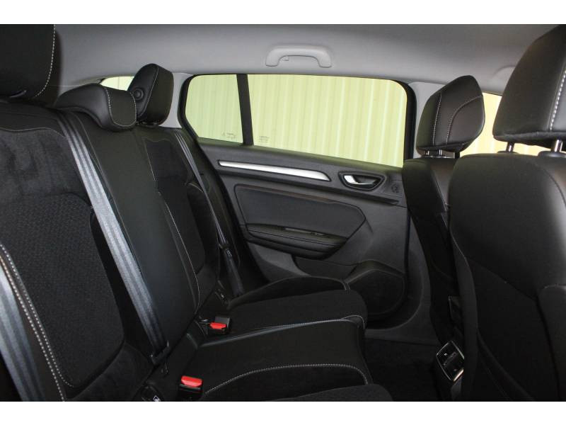 Photo 9 de l'offre de RENAULT Mégane IV ESTATE TCe 160 EDC FAP Intens à 21990€ chez Francepronet Car Center