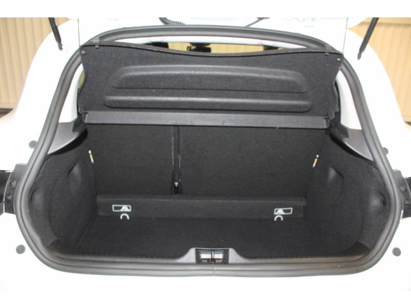 Photo 11 de l'offre de RENAULT Clio IV dCi 75 Energy Zen à 9990€ chez Francepronet Car Center