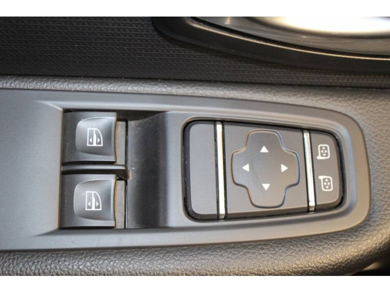 Photo 10 de l'offre de RENAULT Clio IV dCi 75 Energy Zen à 9990€ chez Francepronet Car Center