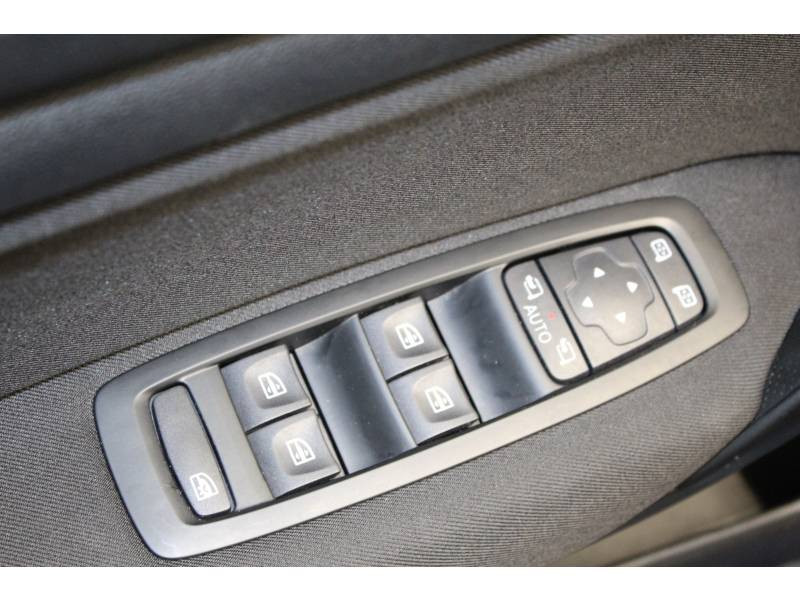 Photo 11 de l'offre de RENAULT Mégane IV BERLINE BUSINESS dCi 110 Energy EDC à 14990€ chez Francepronet Car Center