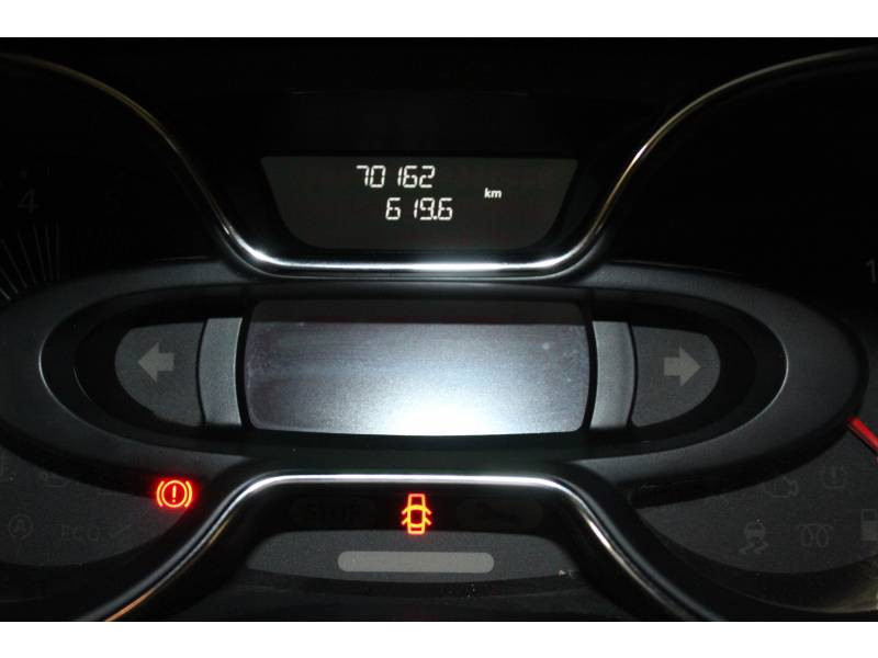 Photo 13 de l'offre de RENAULT Captur dCi 90 Energy eco² Intens à 12990€ chez Francepronet Car Center