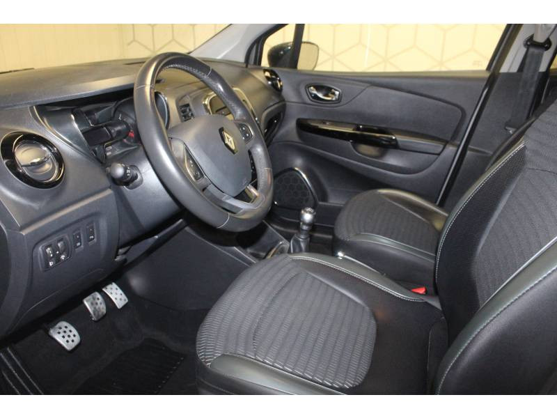 Photo 7 de l'offre de RENAULT Captur dCi 90 Energy eco² Intens à 12990€ chez Francepronet Car Center