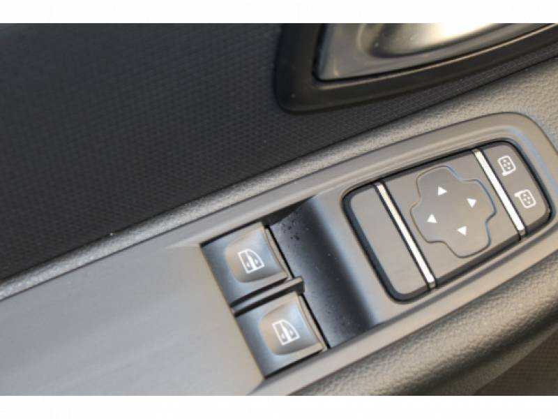 Photo 11 de l'offre de RENAULT Clio IV dCi 75 Energy Zen à 9990€ chez Francepronet Car Center