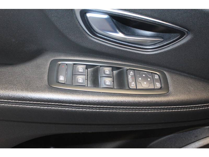 Photo 11 de l'offre de RENAULT Scénic IV BUSINESS Blue dCi 120 à 13990€ chez Francepronet Car Center