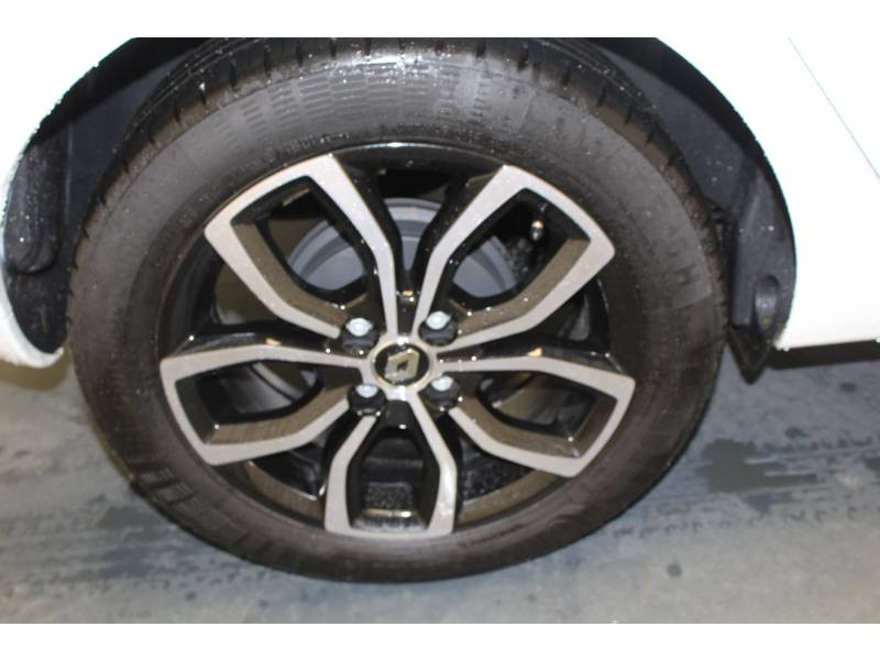 Photo 6 de l'offre de RENAULT Clio IV 1.2 16V 75 Limited à 9990€ chez Francepronet Car Center