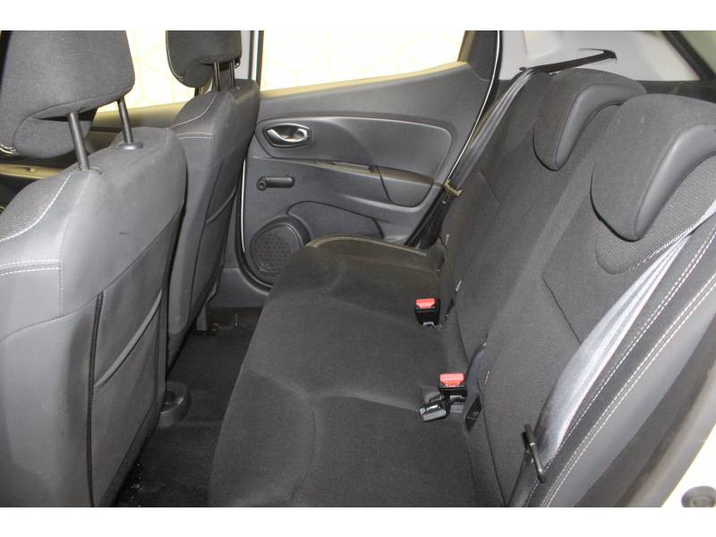 Photo 11 de l'offre de RENAULT Clio IV BUSINESS dCi 90 Energy 82g à 9990€ chez Francepronet Car Center