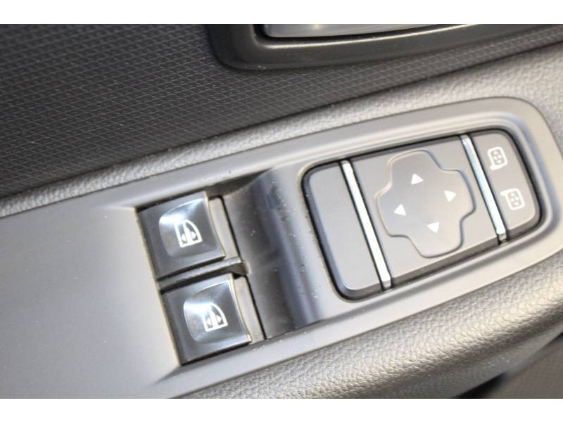 Photo 10 de l'offre de RENAULT Clio IV BUSINESS dCi 90 Energy 82g à 9990€ chez Francepronet Car Center