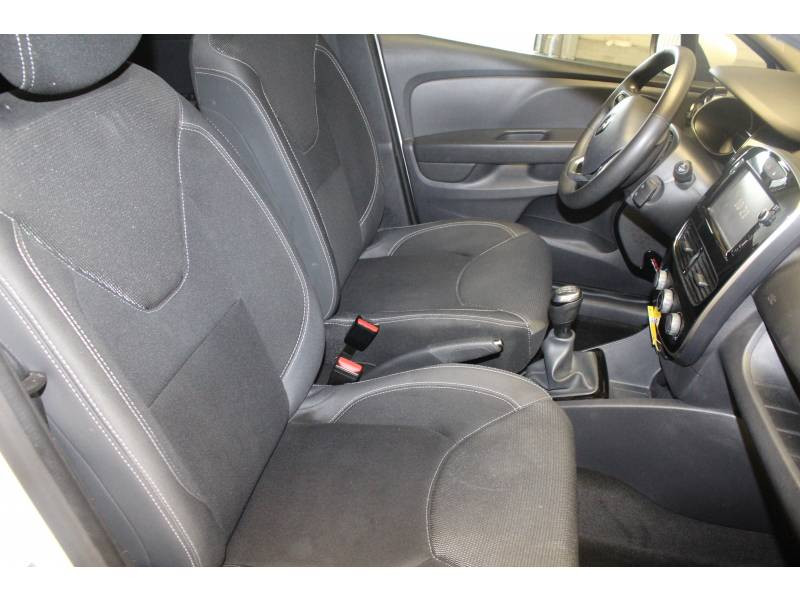 Photo 9 de l'offre de RENAULT Clio IV BUSINESS dCi 90 Energy 82g à 9990€ chez Francepronet Car Center