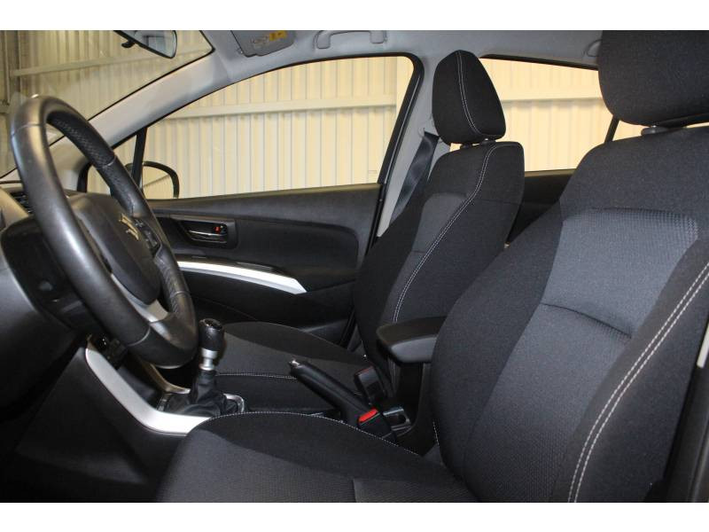 Photo 7 de l'offre de SUZUKI SX4 S-Cross 1.6L DDiS Privilège à 12390€ chez Francepronet Car Center
