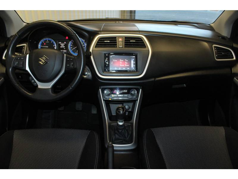 Photo 8 de l'offre de SUZUKI SX4 S-Cross 1.6L DDiS Privilège à 12390€ chez Francepronet Car Center