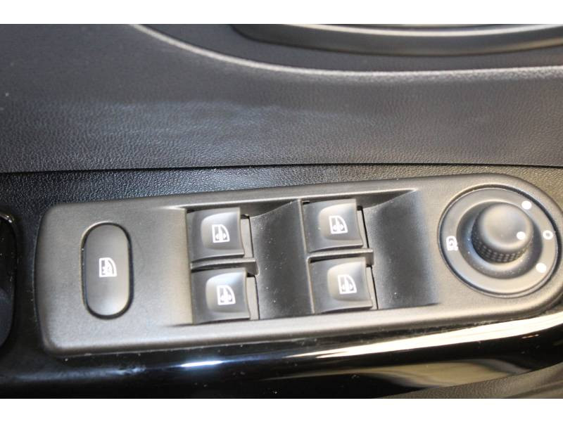 Photo 10 de l'offre de RENAULT Captur dCi 110 Energy Intens à 14990€ chez Francepronet Car Center