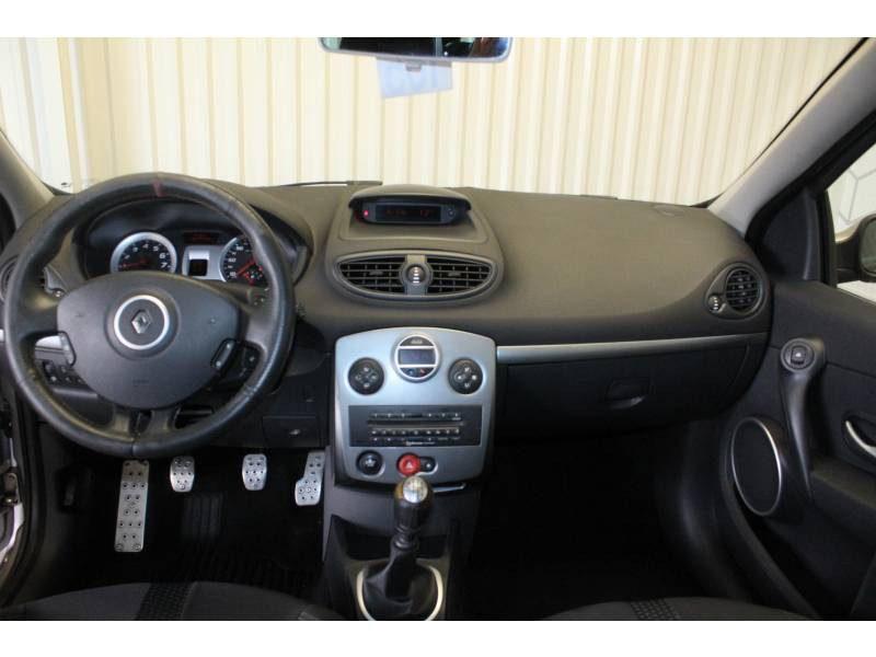Photo 7 de l'offre de RENAULT Clio III 2.0 16V 200 Renault Sport à 9990€ chez Francepronet Car Center