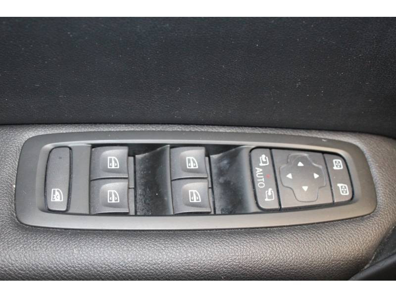 Photo 10 de l'offre de RENAULT Mégane IV BERLINE dCi 110 Energy EDC Intens à 15490€ chez Francepronet Car Center