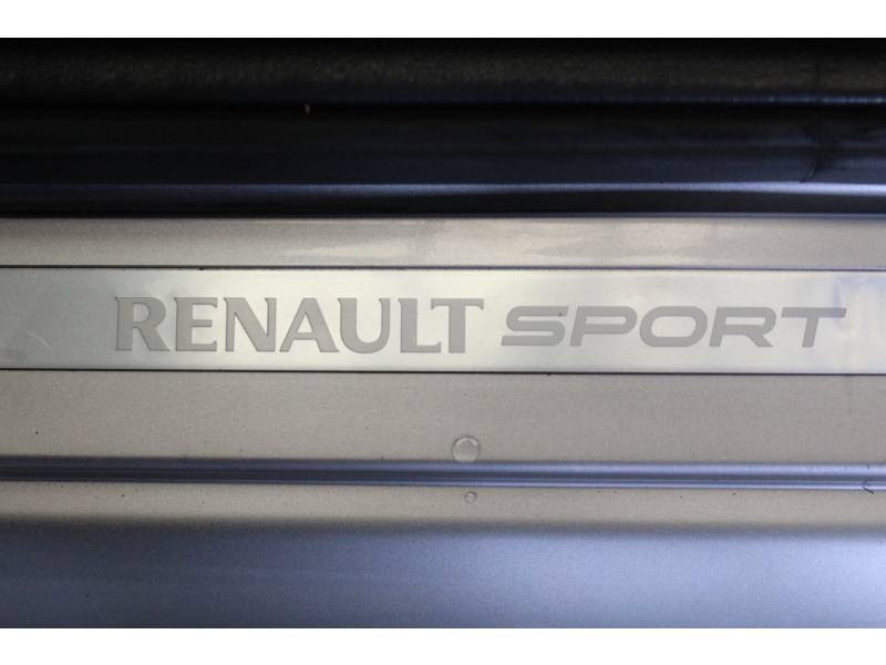 Photo 11 de l'offre de RENAULT Clio III 2.0 16V 200 Renault Sport à 9990€ chez Francepronet Car Center