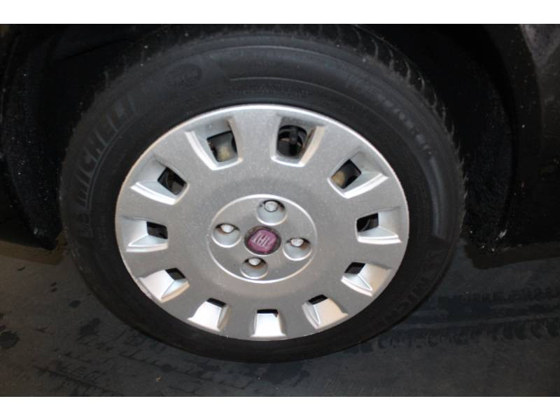 Photo 6 de l'offre de FIAT Punto 1.2 8V Cult II à 4990€ chez Francepronet Car Center