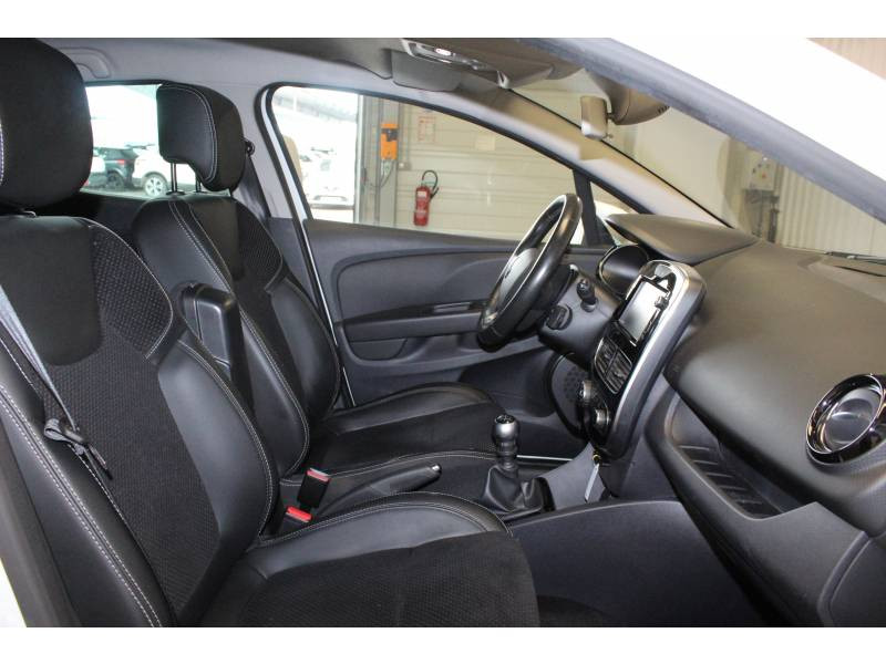 Photo 12 de l'offre de RENAULT Clio IV dCi 110 Energy Intens à 10990€ chez Francepronet Car Center