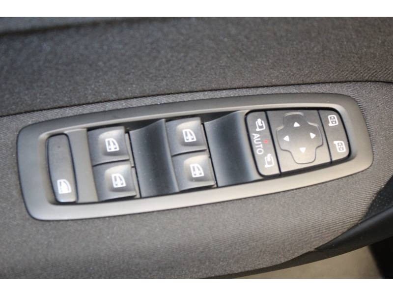 Photo 10 de l'offre de RENAULT Mégane IV BERLINE BUSINESS Blue dCi 115 à 15490€ chez Francepronet Car Center