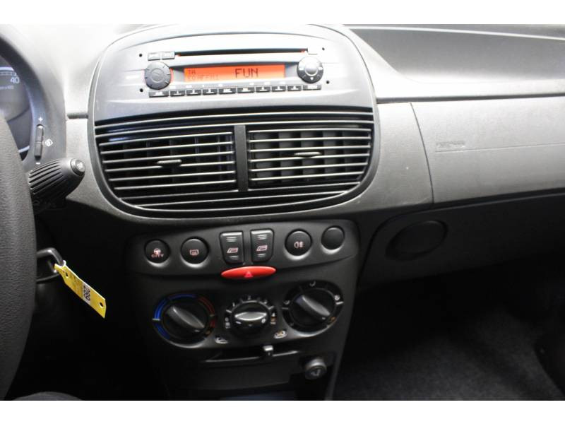 Photo 12 de l'offre de FIAT Punto 1.2 8V Cult II à 4990€ chez Francepronet Car Center