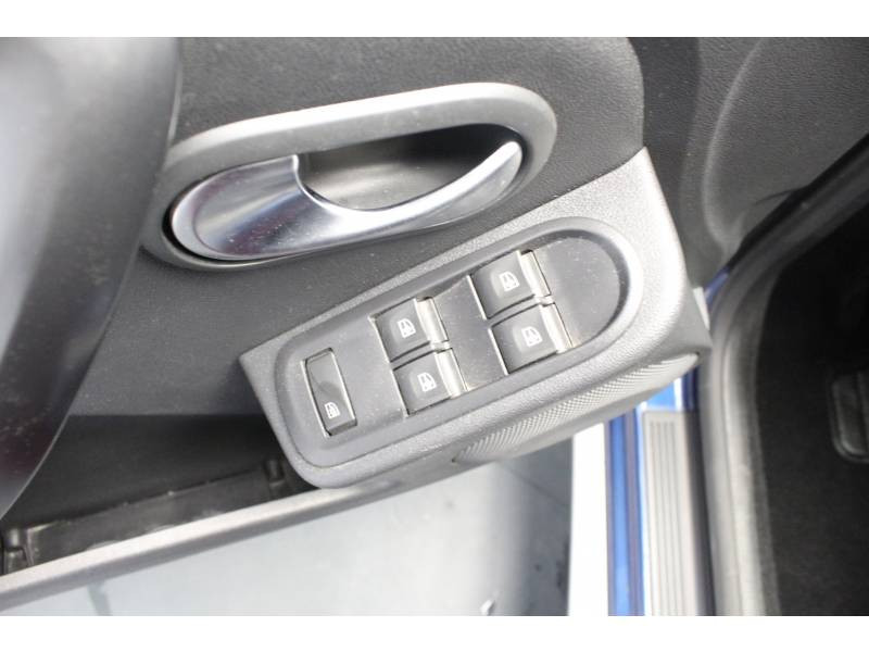 Photo 11 de l'offre de DACIA Duster dCi 110 EDC 4x2 Black Touch 2017 à 15490€ chez Francepronet Car Center