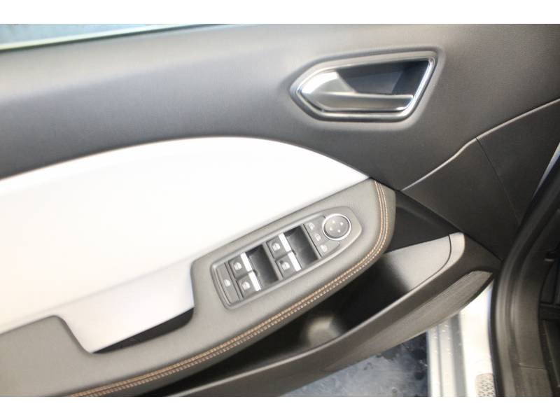 Photo 13 de l'offre de RENAULT Clio V E-Tech 140 Initiale Paris à 25490€ chez Francepronet Car Center