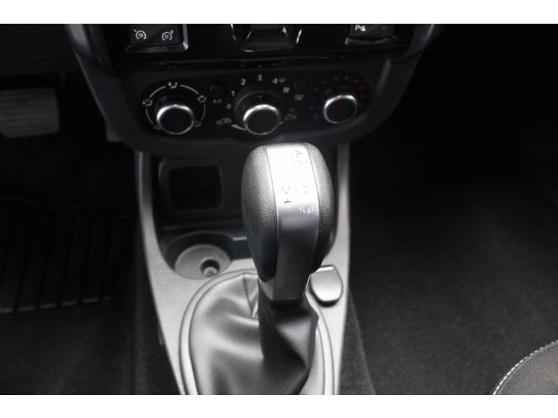 Photo 14 de l'offre de DACIA Duster dCi 110 EDC 4x2 Black Touch 2017 à 15490€ chez Francepronet Car Center