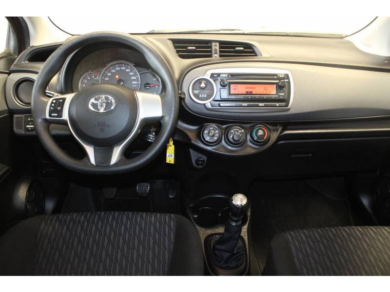 Photo 11 de l'offre de TOYOTA Yaris LCA2 90 D-4D Tendance à 8990€ chez Francepronet Car Center