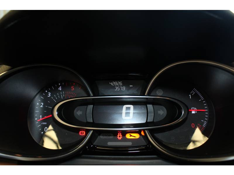 Photo 13 de l'offre de RENAULT Clio IV BUSINESS dCi 90 Energy eco2 82g à 11490€ chez Francepronet Car Center