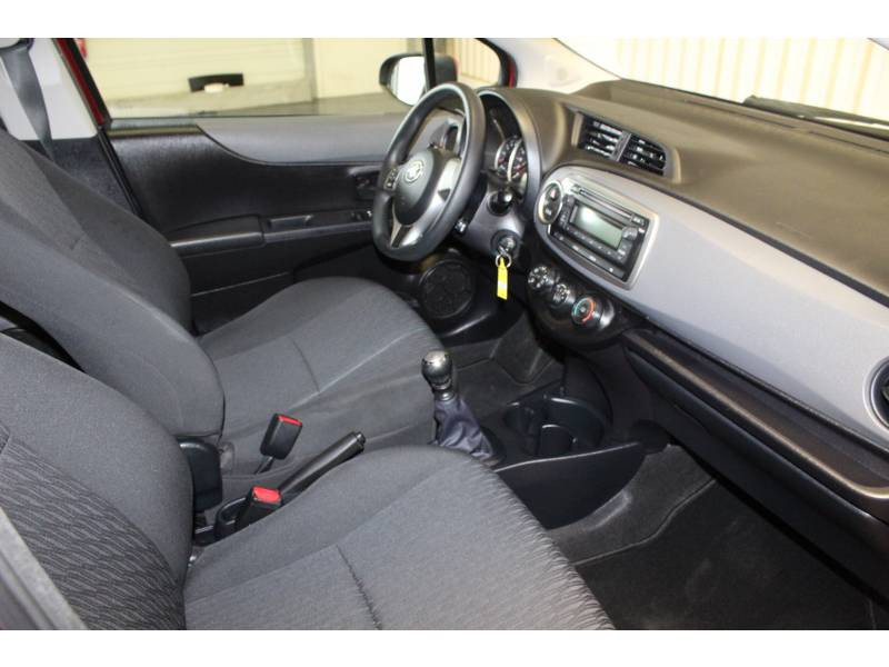 Photo 8 de l'offre de TOYOTA Yaris LCA2 90 D-4D Tendance à 8990€ chez Francepronet Car Center