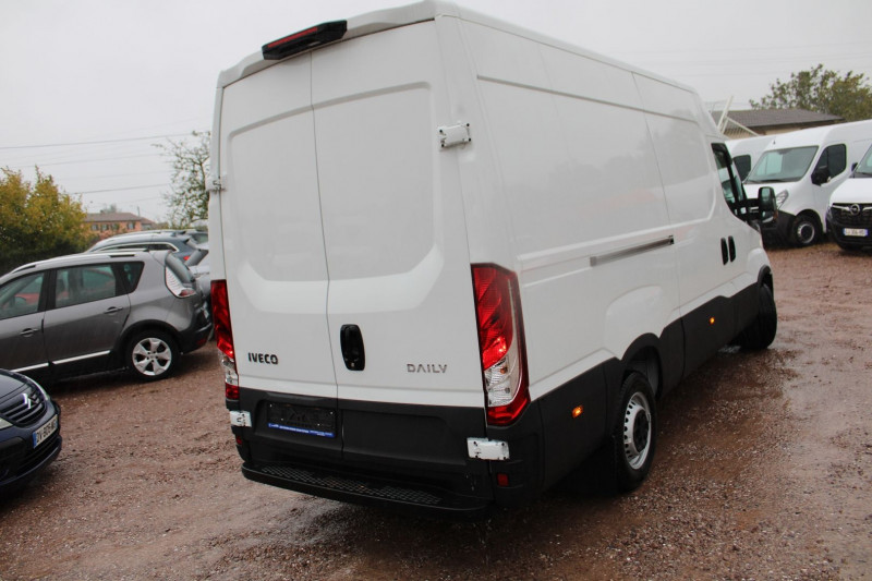 Photo 4 de l'offre de IVECO DAILY 35S 14 V12 OP CHAMPION 140 CV GPS 3D CAMÃRA RÃGULATEUR FULL LED TVA=29900 E HT à 35880€ chez Bougel transactions