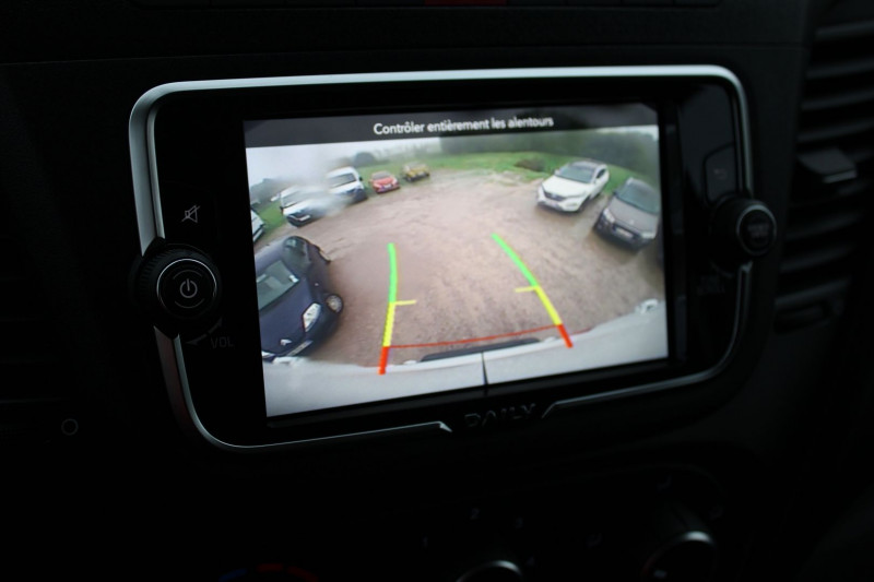 Photo 8 de l'offre de IVECO DAILY 35S 14 V12 OP CHAMPION 140 CV GPS 3D CAMÃRA RÃGULATEUR FULL LED TVA=29900 E HT à 35880€ chez Bougel transactions