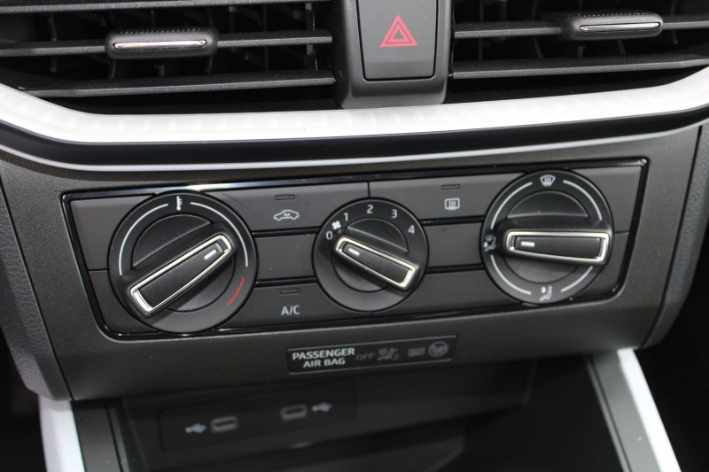 Photo 13 de l'offre de SEAT ARONA II TSI 90 CV STYLE ESSENCE+GNV GAZ GPS 3D FULL LED JA 16 RADAR BLUETOOTH RÃGULATEUR à 16900€ chez Bougel transactions