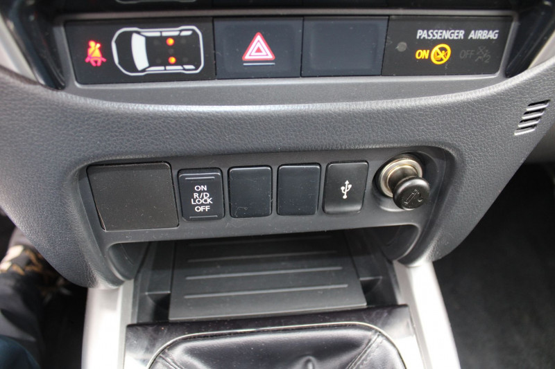 Photo 14 de l'offre de FIAT FULLBACK 2L4 JTD 180 CV SUPER CAB ADVENTURE "4X4" ATTELAGE RIDEAU CAMÃRA TVA=20825 E HT à 24500€ chez Bougel transactions