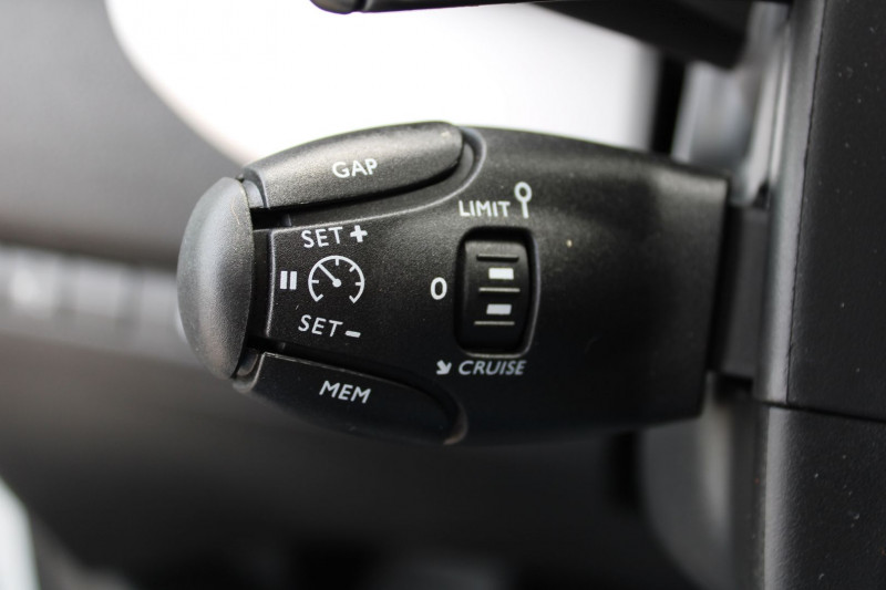 Photo 14 de l'offre de FIAT SCUDO 4 L2 AFFAIRE 2L HDI 145 CV WEBASTO ATTELAGE CAMÃRA BOITE AUTO EAT-8 TVA=23250 E HT à 27900€ chez Bougel transactions