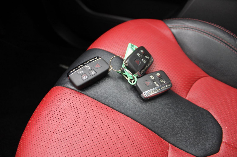 Photo 20 de l'offre de LAND-ROVER EVOQUE 2L2 TD4 DYNAMIC 4X4 LUXE 150 CV BOITE AUTO CUIR BICOLOR GPS USB JA 19 REGULATEUR à 18900€ chez Bougel transactions