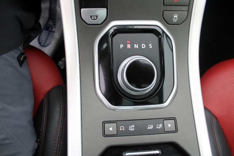 Photo 19 de l'offre de LAND-ROVER EVOQUE 2L2 TD4 DYNAMIC 4X4 LUXE 150 CV BOITE AUTO CUIR BICOLOR GPS USB JA 19 REGULATEUR à 18900€ chez Bougel transactions